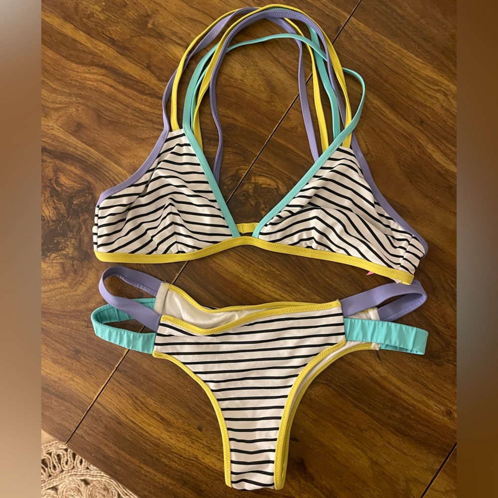 Victorias Secret Bikini Set MEDIUM Bottoms LARGE Top
